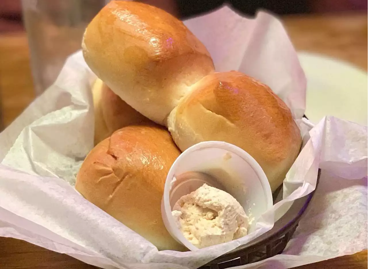 8 Restaurant Chains With the Best Bread Baskets