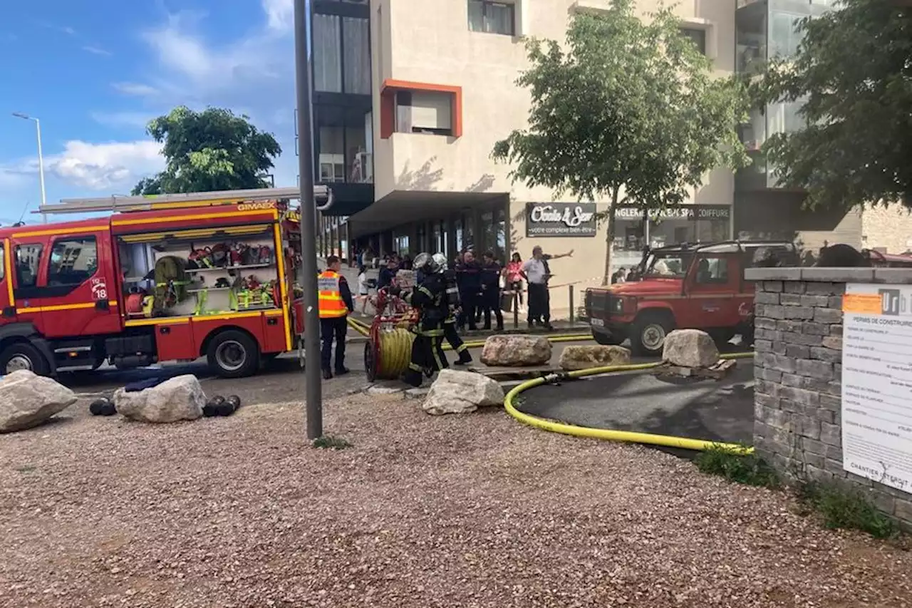 Une voiture en feu dans un parking déclenche un incendie dans un immeuble à Montpellier