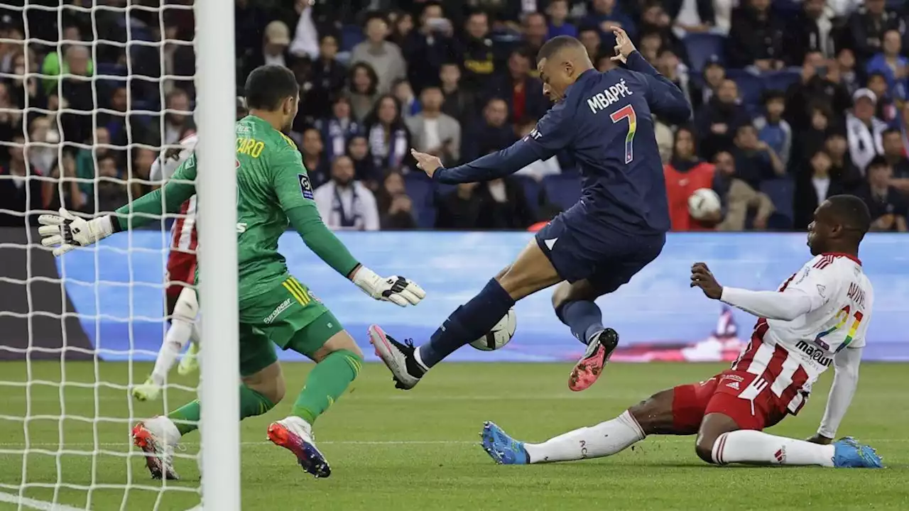 PSG-Ajaccio : Saïd Ennjimi aurait validé le but d’Hakimi malgré la main de Mbappé