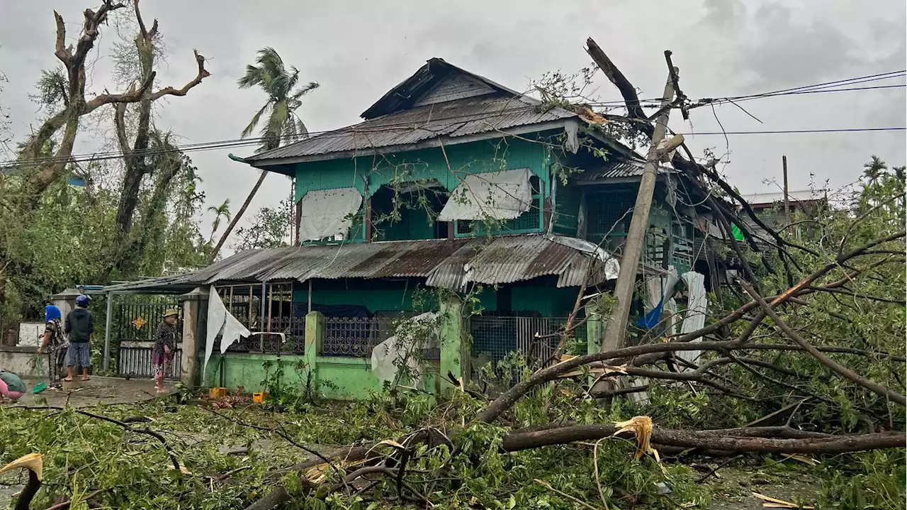 EN IMAGES. Habitants évacués, maisons emportées, rues inondées... Le cyclone Mocha balaie le Bangladesh et la Birmanie