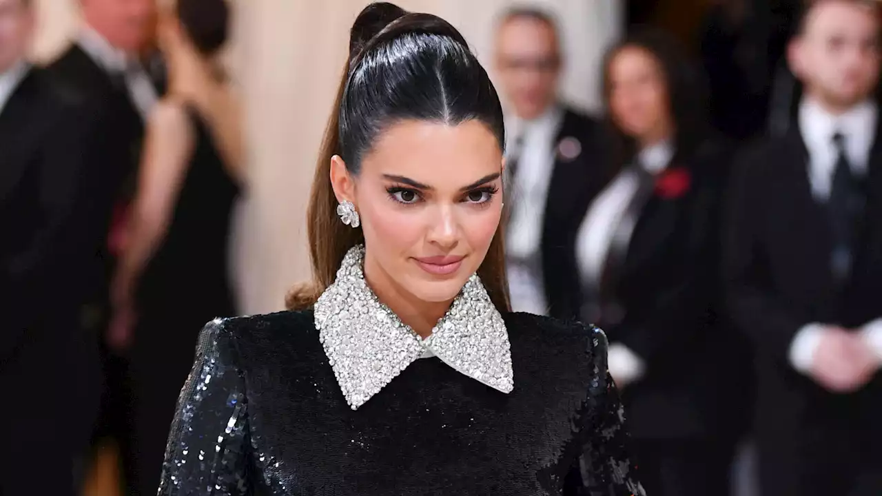 Kendall Jenner en micro-bikini, elle ose l’underboob et fait grimper la température