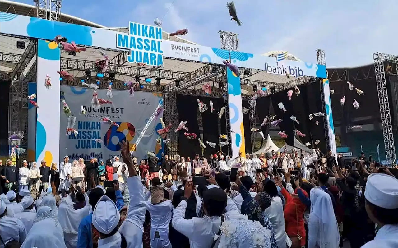 300 Pasangan Mengikuti Nikah Massal di Stadion Patriot Candrabhaga, Ridwan Kamil jadi Saksi