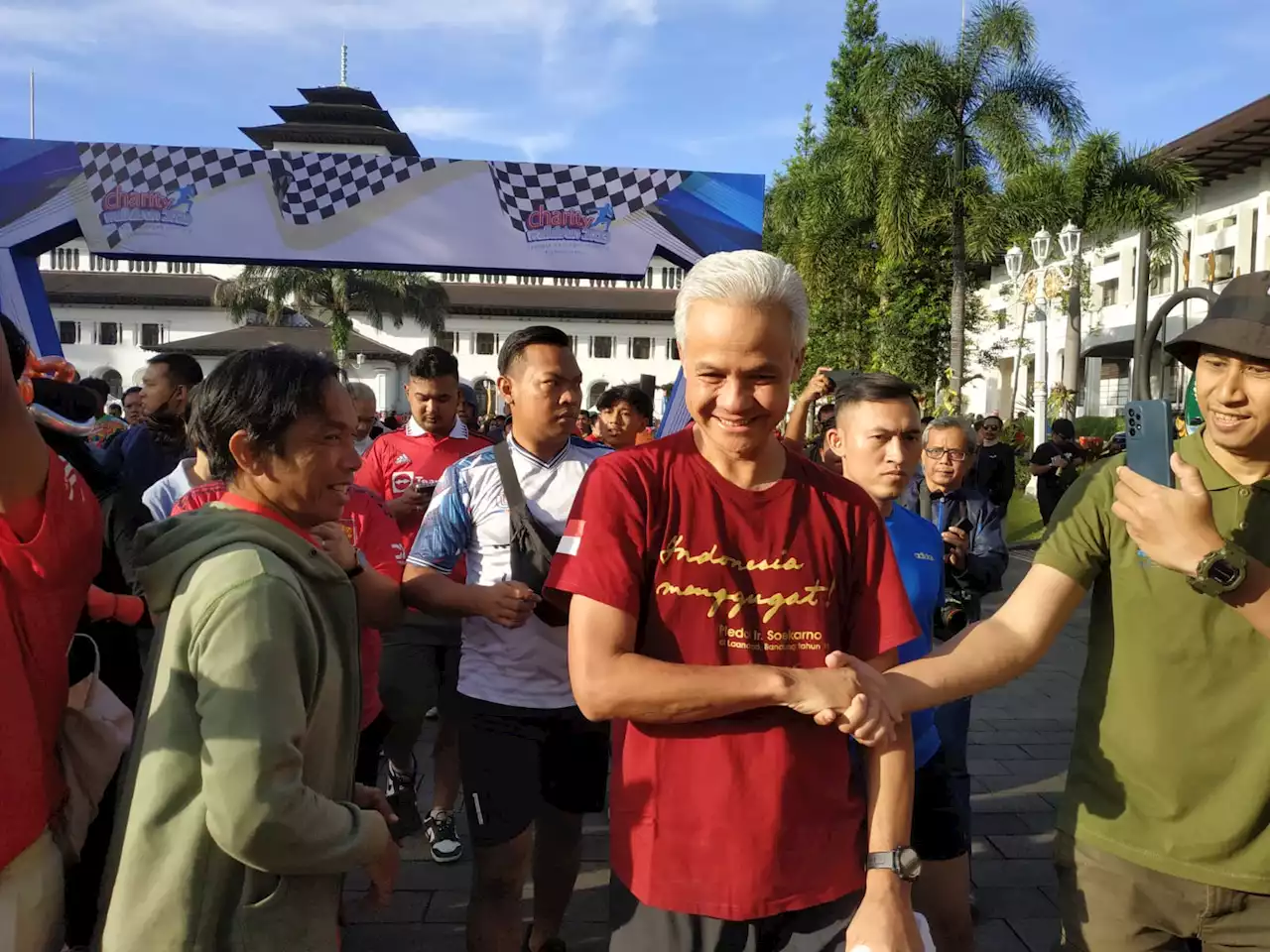 Olahraga di Lapangan Gasibu Bandung Ganjar Pranowo Diteriaki Presiden