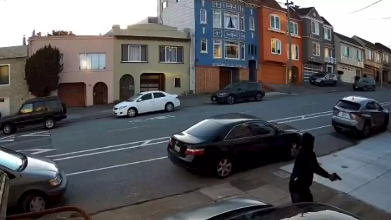 Video: 2 armed men rob 61-year-old man in San Francisco Sunset District