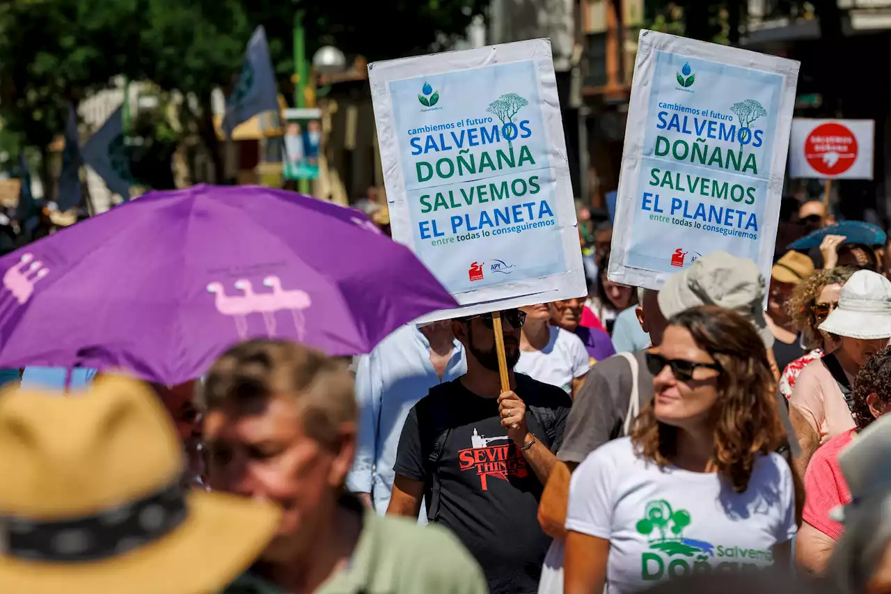 'Salvemos Doñana' congrega a 2.000 personas contra ley de regadíos de la Junta