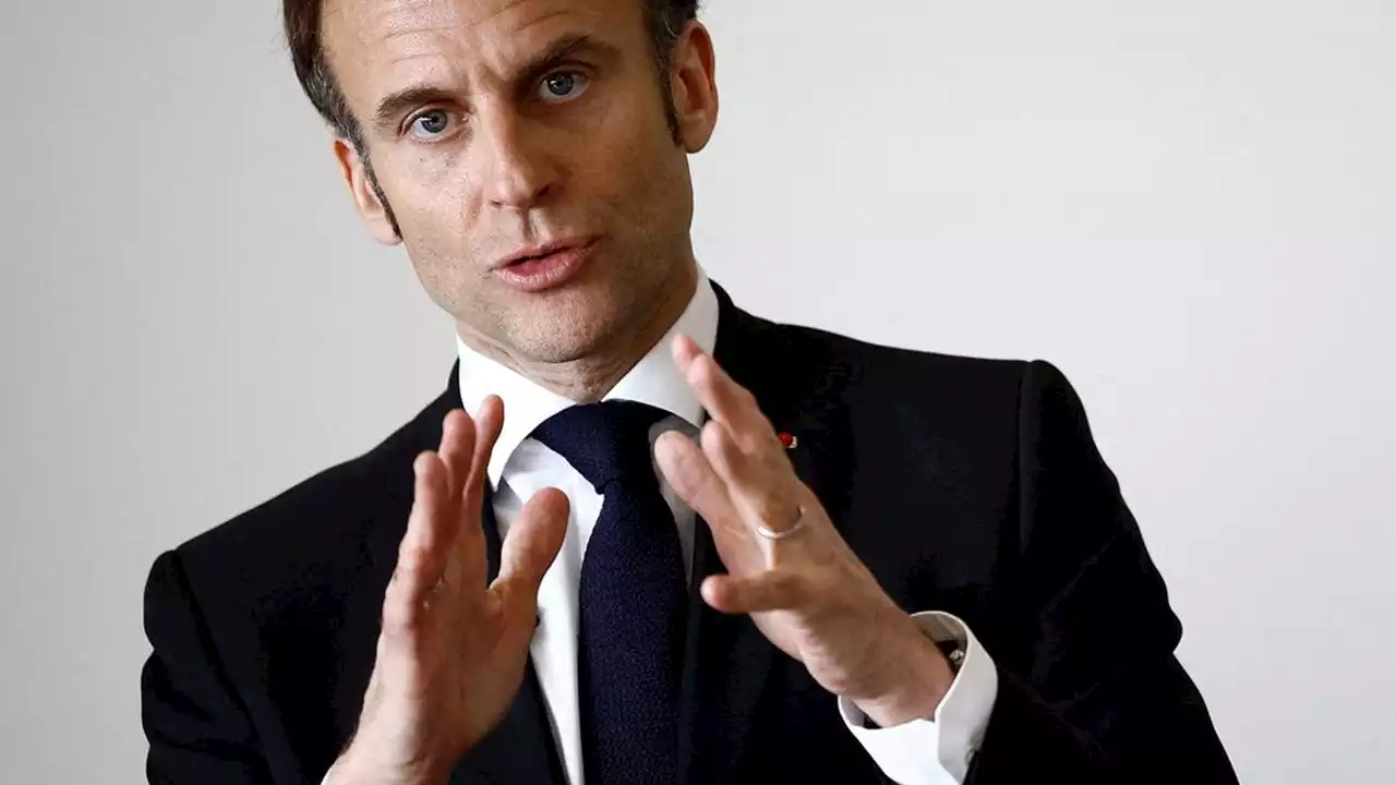 Contre l'image d'un président empêché, Emmanuel Macron prône le mouvement permanent