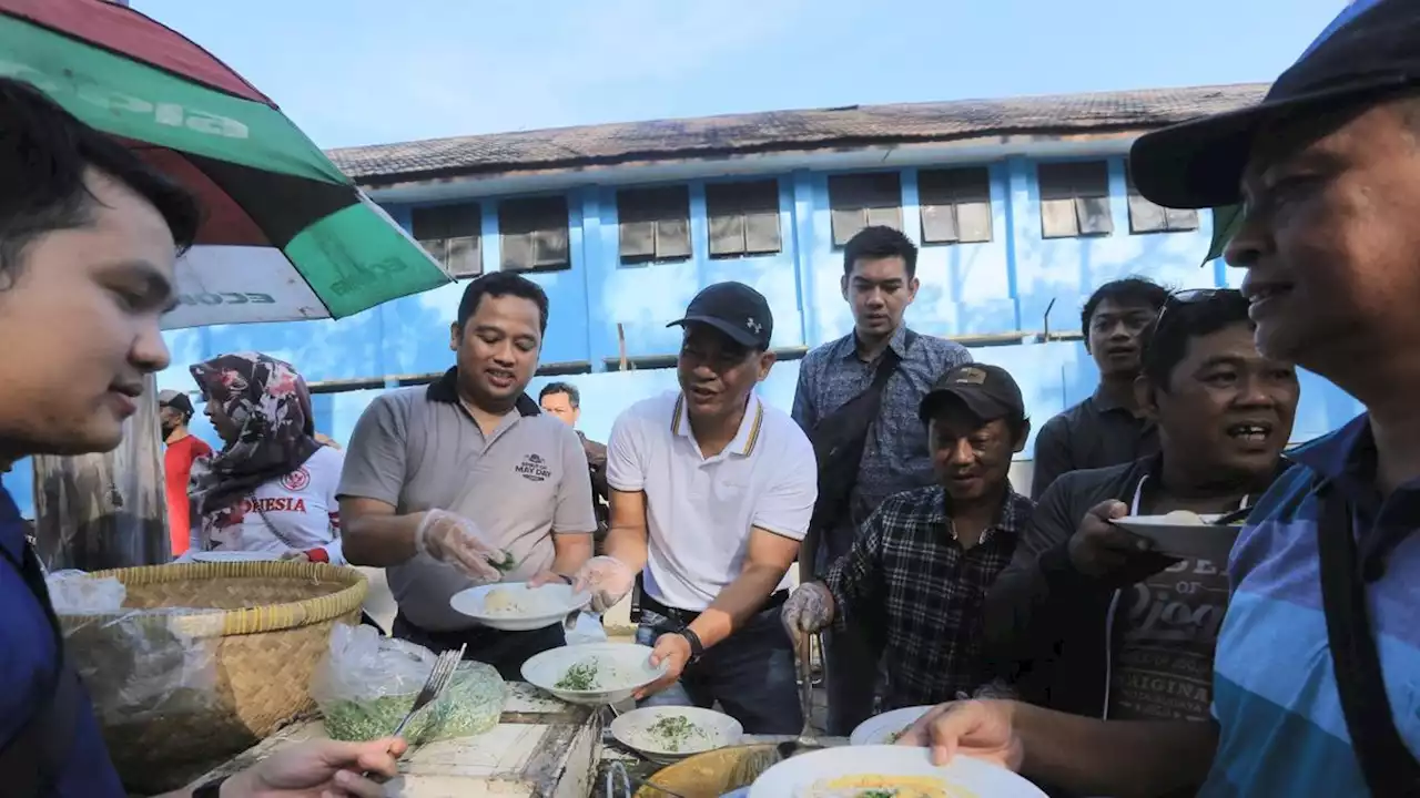 Makan Massal Gratis, Wali Kota Bagikan Seribu Porsi Laksa Khas Tangerang