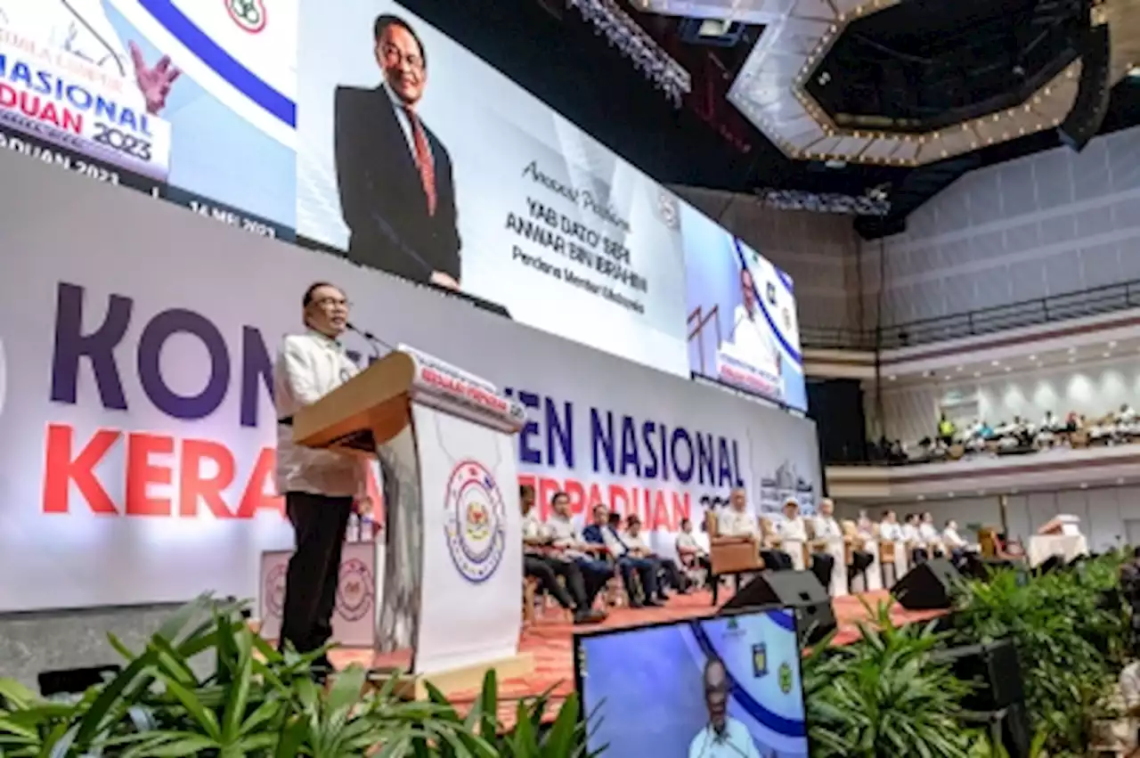 Anwar’s triumphant return to Dewan Merdeka 25 years on