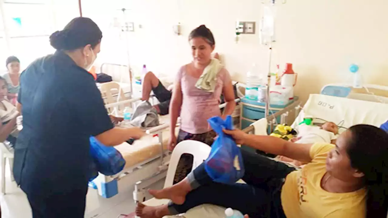 Agusan del Norte Provincial Hospital patients receive gifts on Mother’s Day