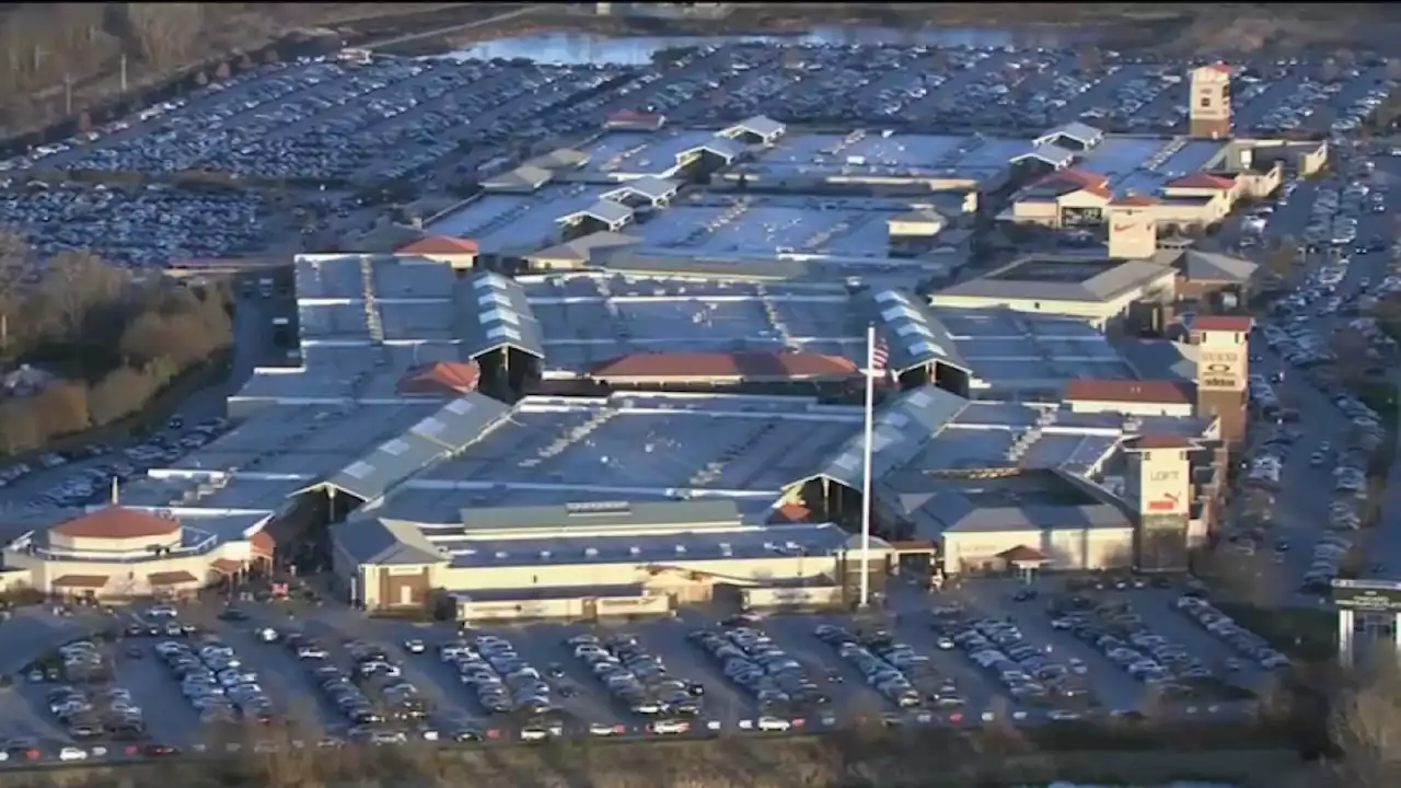 Aurora Police Respond to Report of Person Displaying a Gun at Chicago Premium Outlets