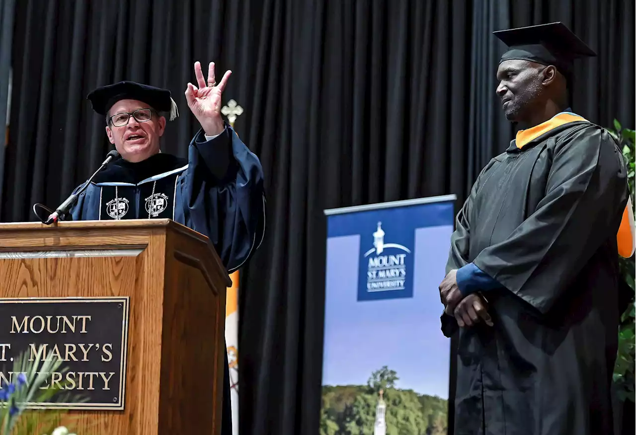 Buccaneers coach Todd Bowles receives college degree at age 59