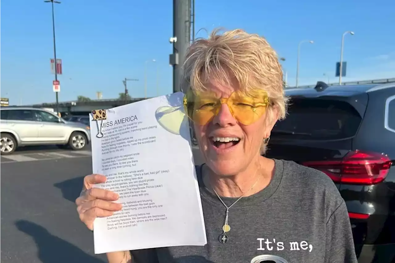 Philly-area mom goes viral for printing out lyrics to Taylor Swift songs