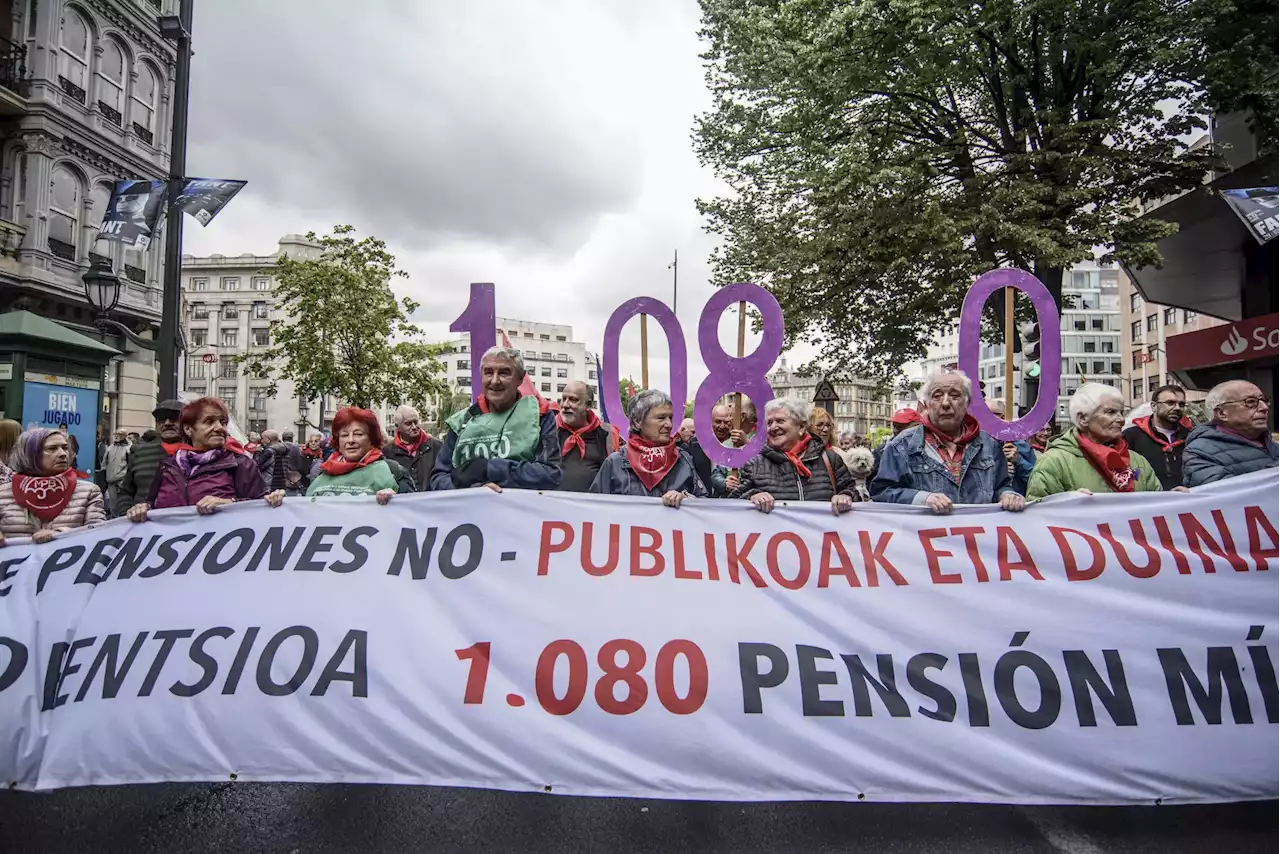 Miles de pensionistas se manifiestan en Euskadi y Navarra por la pensión de 1.080 euros