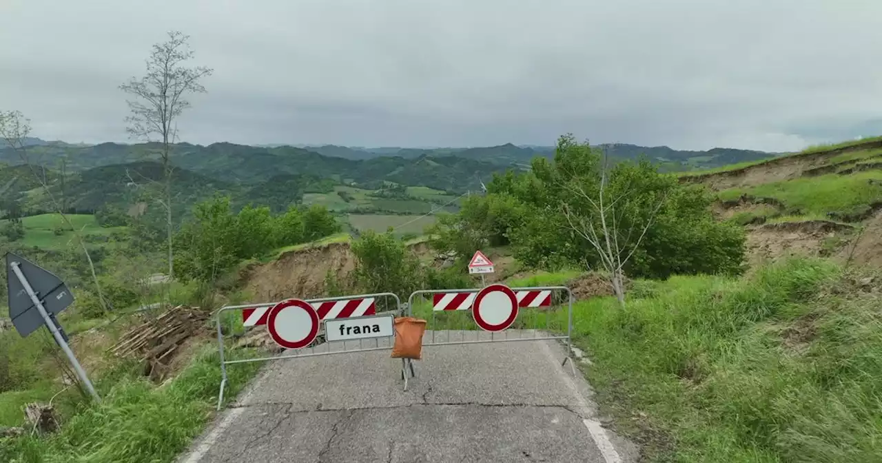 Modigliana, le frane hanno 'inghiottito' strade e vigneti: le immagini catturate da un drone