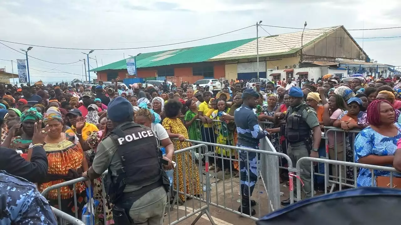 Gabon: une mini-foire aux poissons provoque un fort engouement