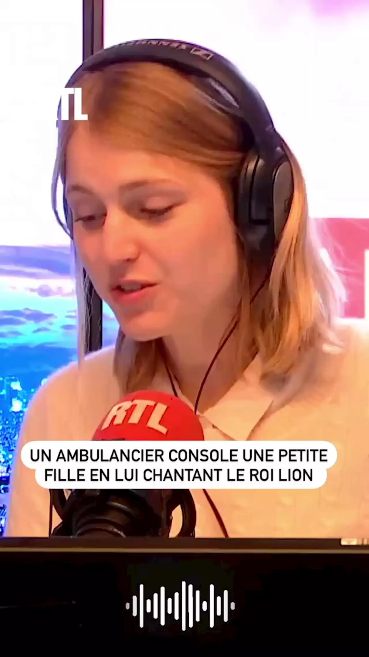 VIDÉO - Un ambulancier console une petite fille en lui chantant une musique du 'Roi Lion'