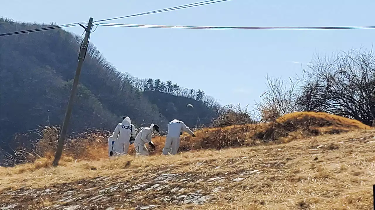 '이재명 대표 부모 묘소 훼손' 4명 입건…'좋은 의도로 했다' 진술