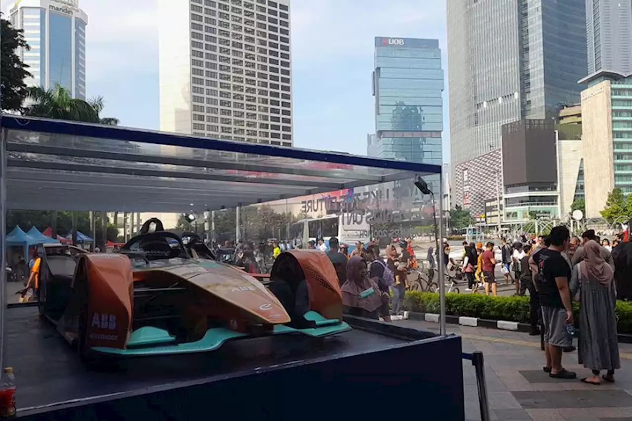 Reflika Mobil Balap Formula E Dipamerkan di Bundaran HI