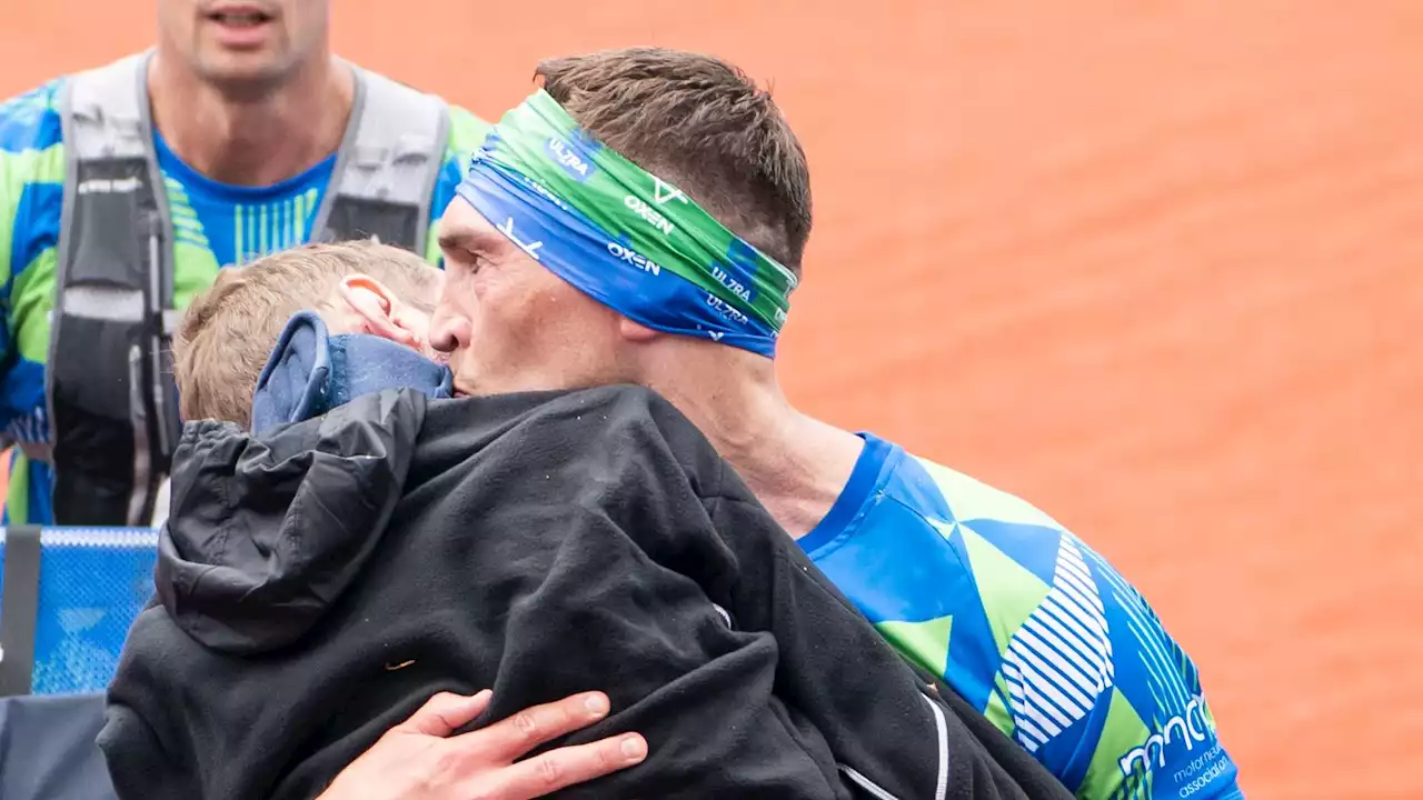 Emotional moment as Kevin Sinfield carries former rugby teammate Rob Burrow over finish line at Leeds marathon