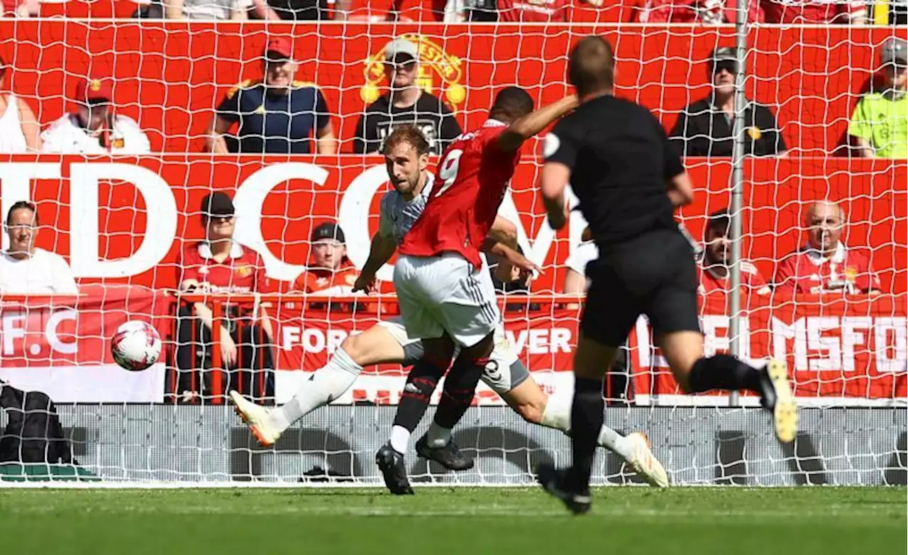 Soccer-Martial, Garnacho give Man United 2-0 win over Wolves