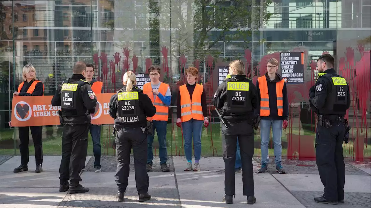 Gegen „Letzte Generation“ und „Extinction Rebellion“: Knapp 2000 Verfahren nach Klimaprotesten in Berlin