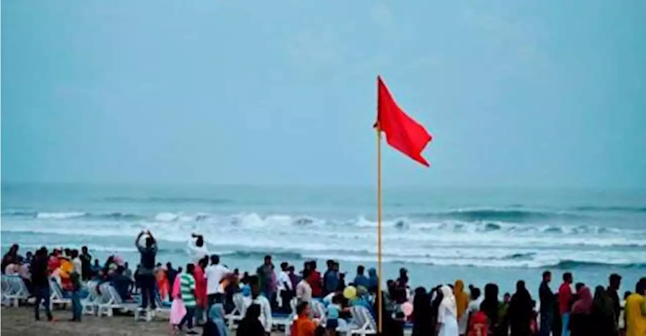 Cyclone Mocha crossing Bangladesh, Myanmar coastlines