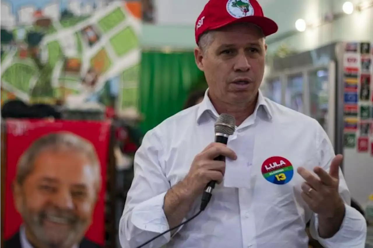 Em feira do MST, Paulo Teixeira ironiza CPI e critica Campos Neto