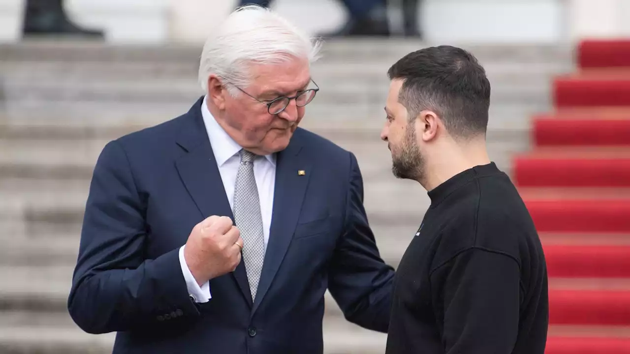 Selenskyj erhält Karlspreis in Aachen: Erster Empfang in Berlin