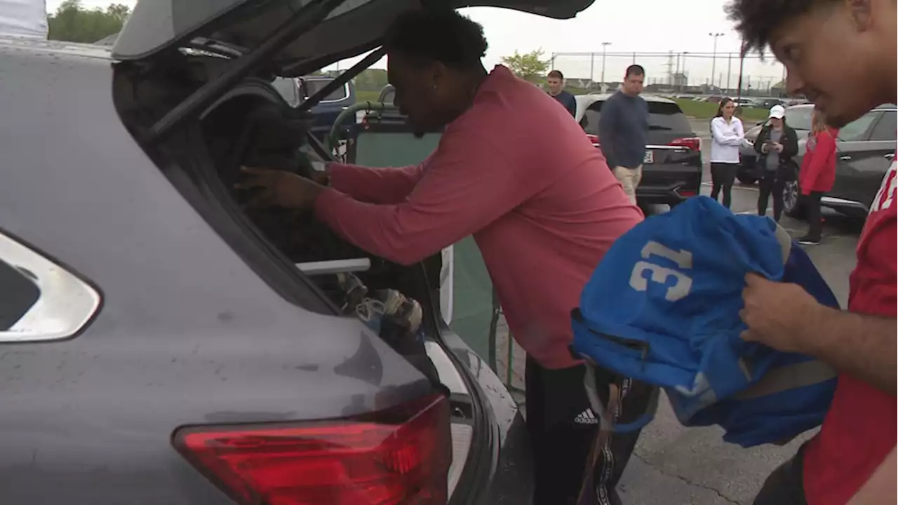 Carnell Tate among other Buckeyes volunteering time to give back to community