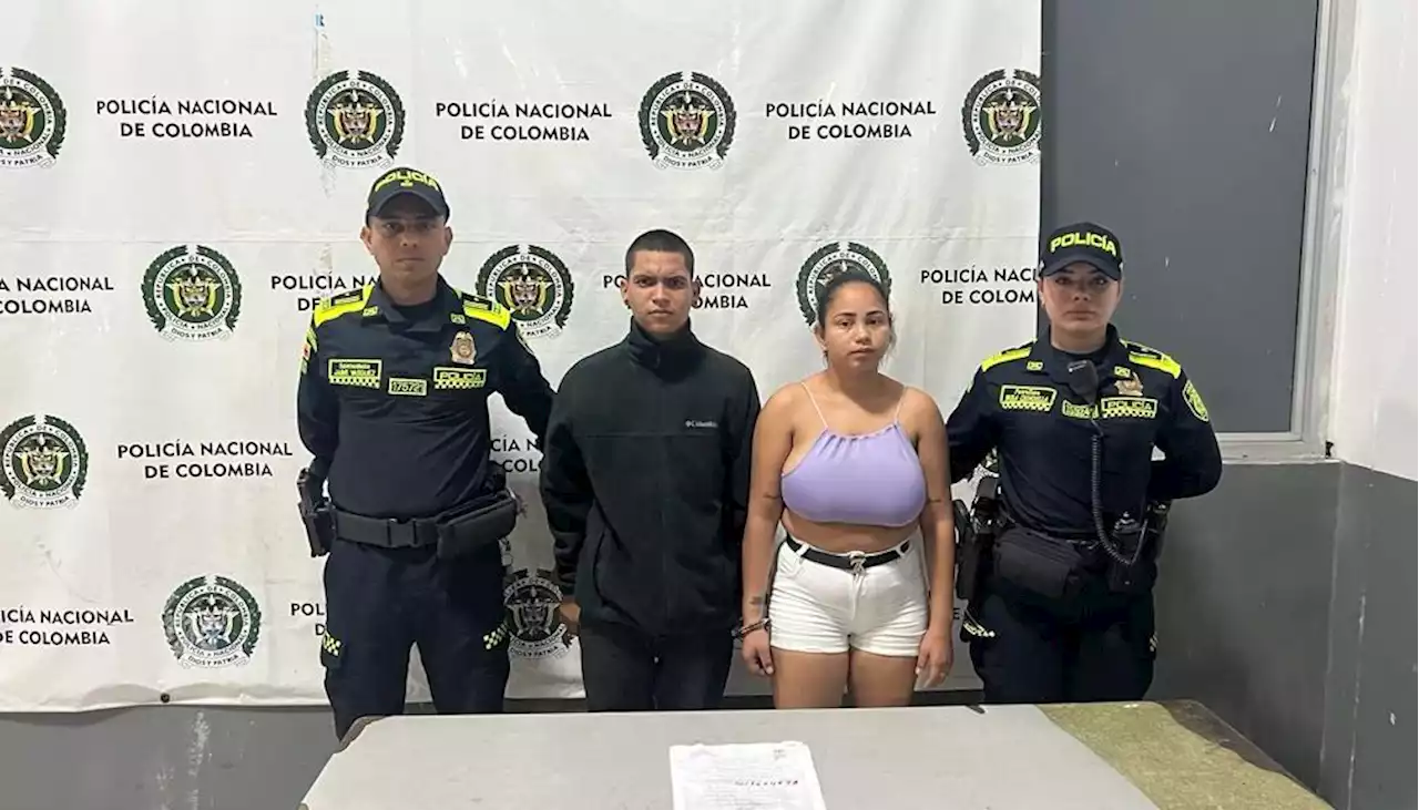 Capturan a pareja señalada de entregar en el Centro panfletos extorsivos