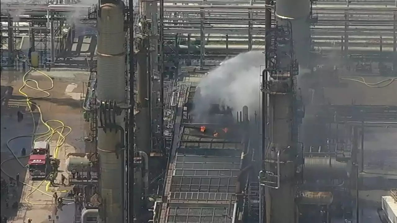 At least 1 Marathon Petroleum employee dies in Texas City refinery fire, company says