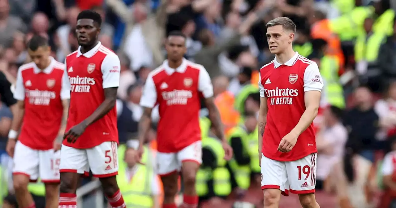 Arsenal deja escapar la Premier League ante Brighton