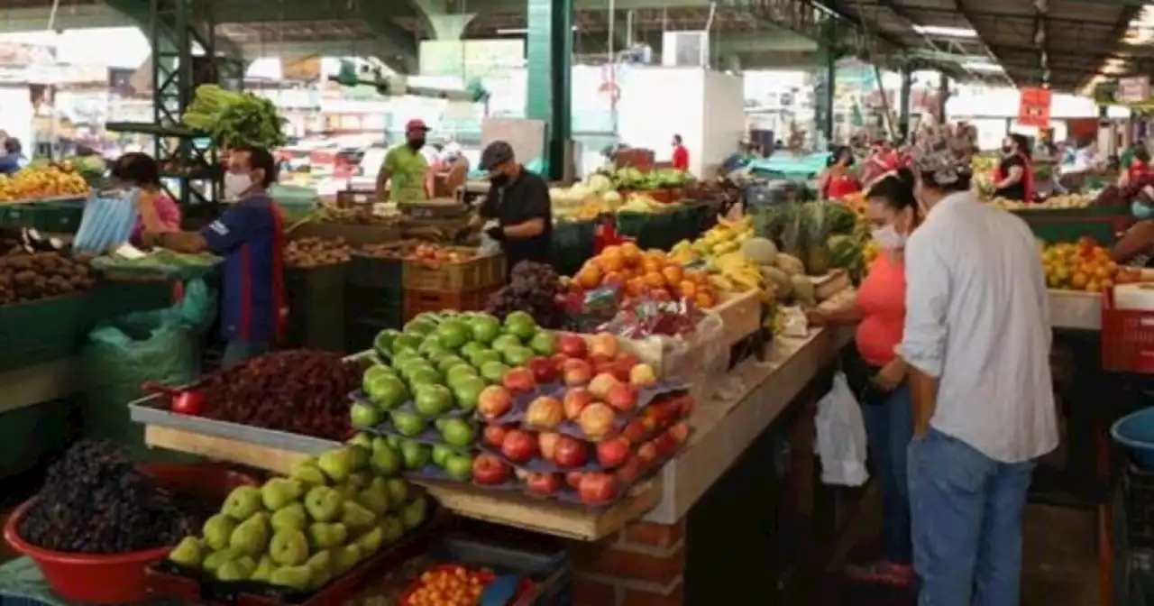 'Con los salarios, incluso los más altos, se compra menos que el año pasado en Colombia': Raddar