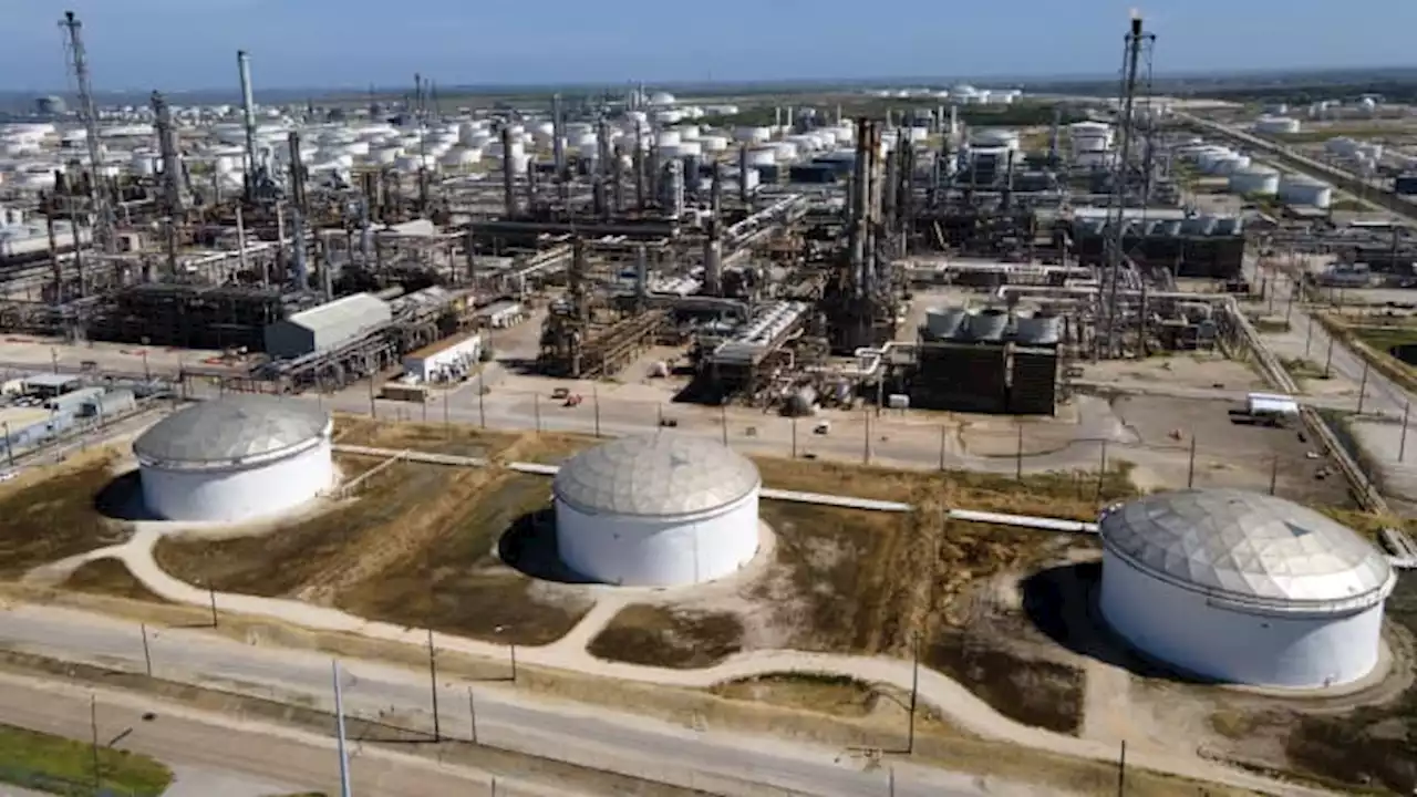 Fire breaks out at Marathon refinery in Texas; 1 worker dead