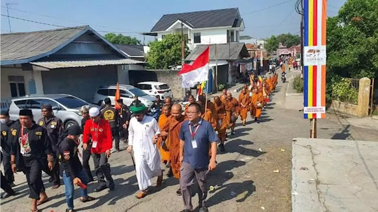 Mengenal Thudong, Ritual Jalan Kaki Ribuan Kilo Para Biksu