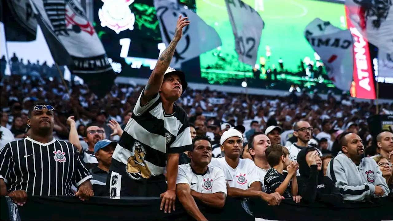 Gritos homofóbicos da torcida do Corinthians interromperam clássico; clube pode ser punido