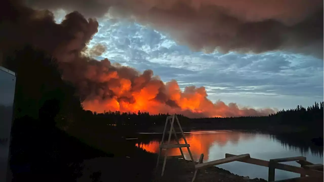 K'atl'odeeche First Nation, Hay River, N.W.T., order evacuations as wildfire spread