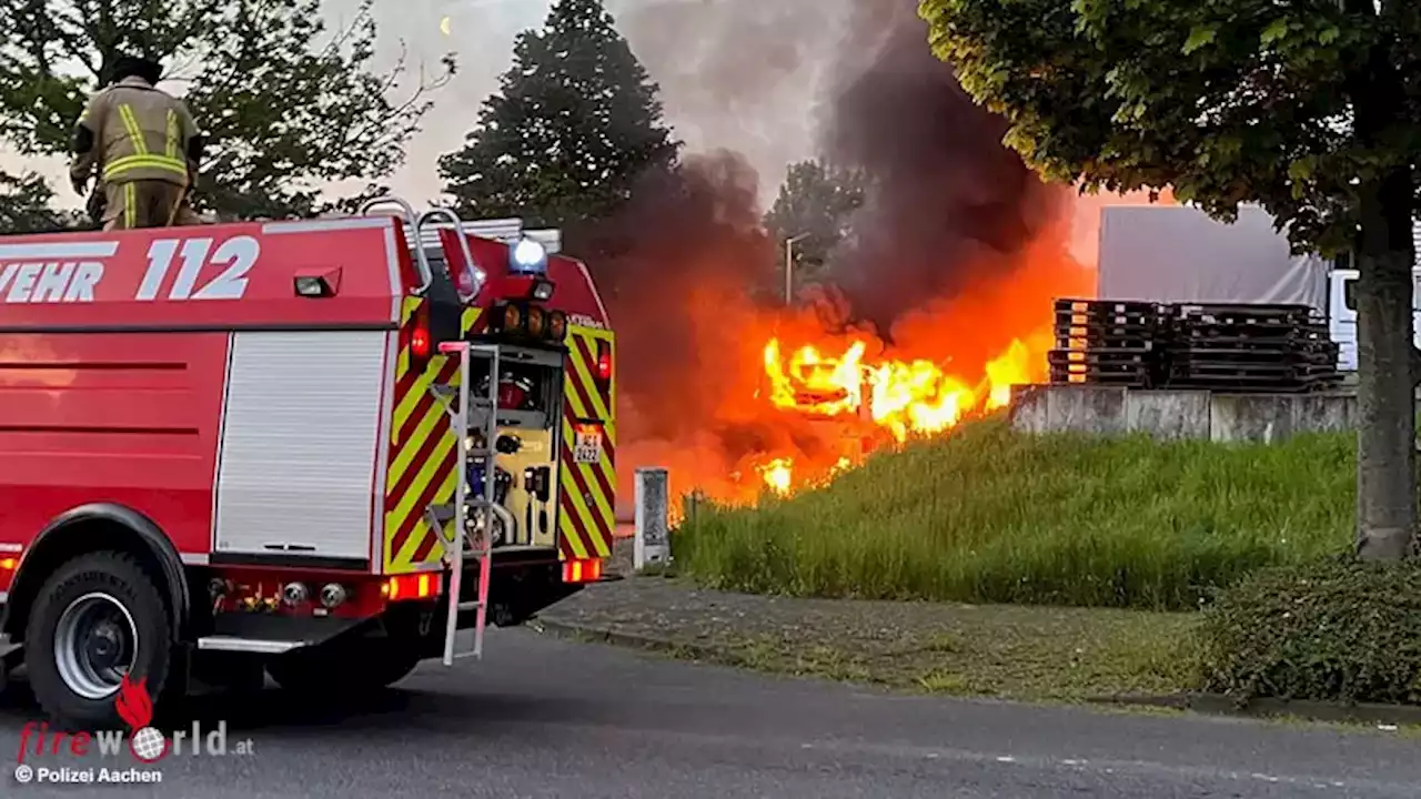 D: Brand zweier Autobusse in Alsdorf