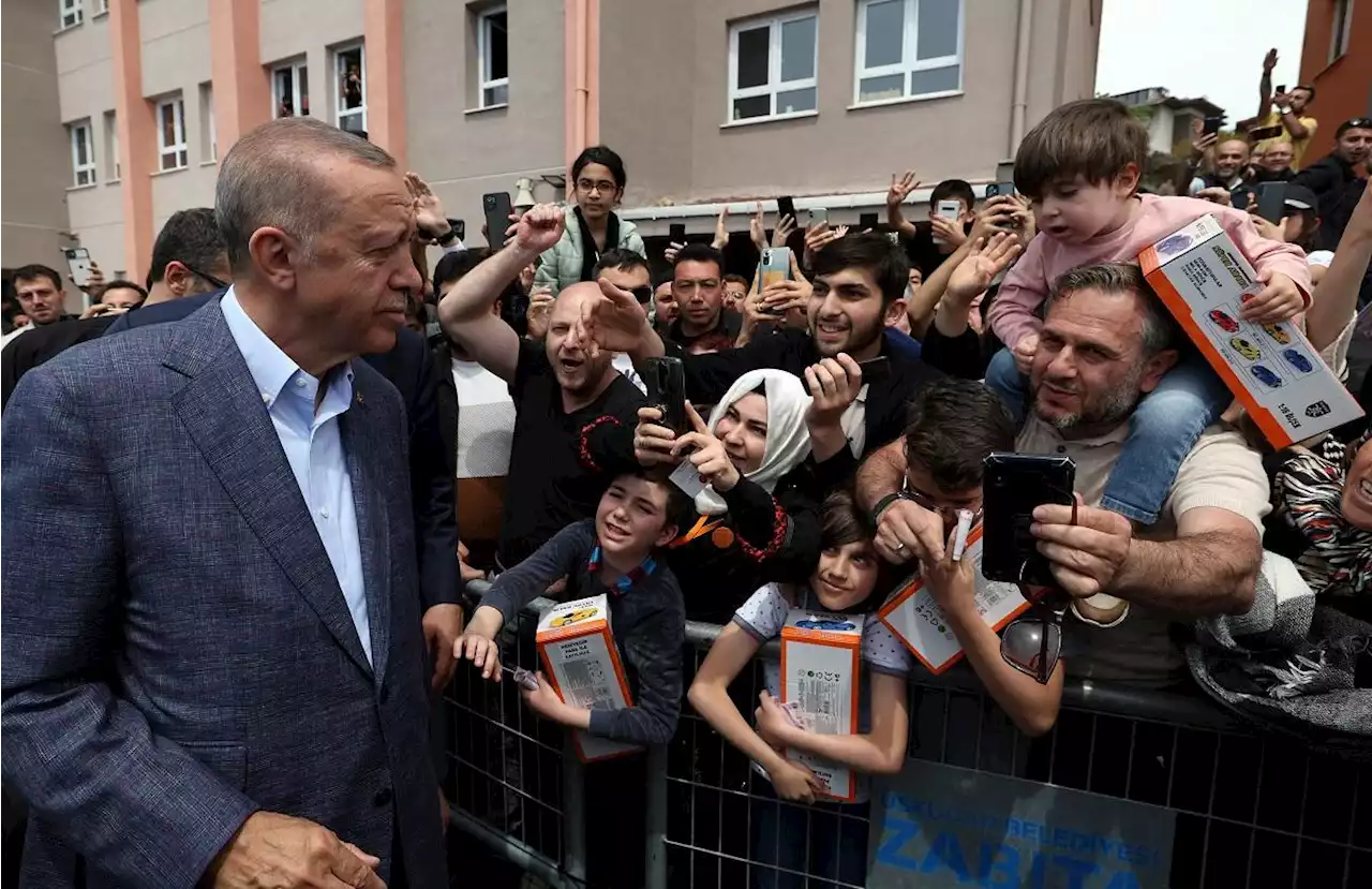 Erdogan has initial lead in Turkey election but gap expected to narrow