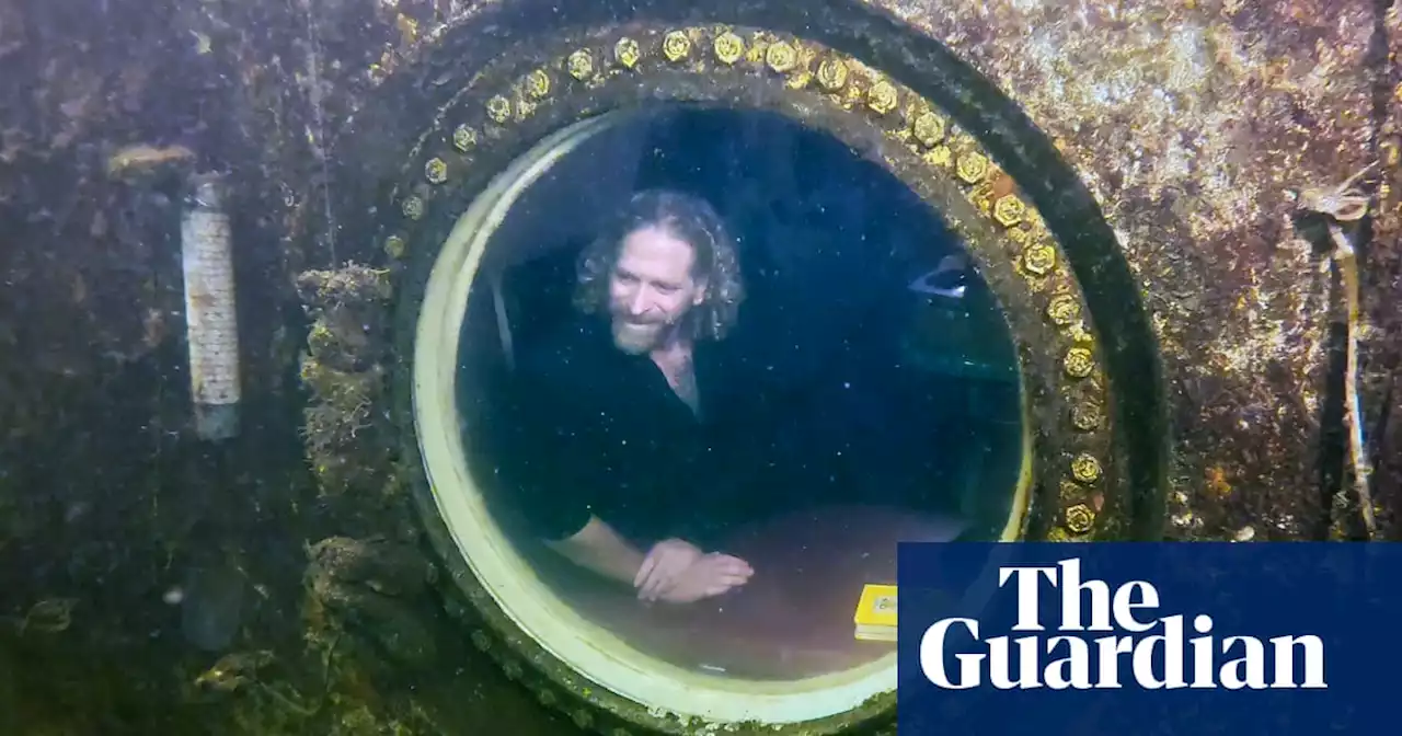 US professor breaks record for longest time living underwater