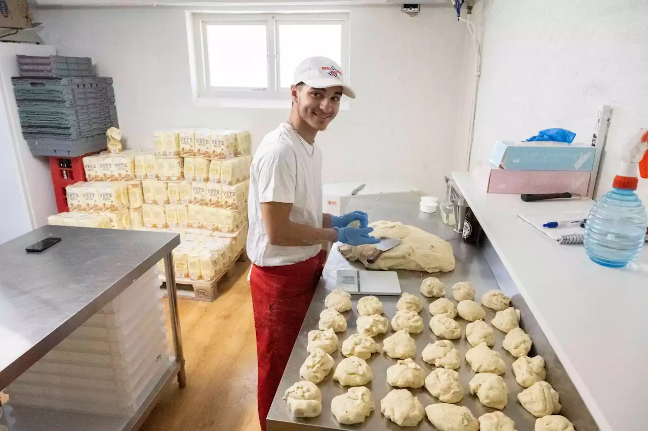 Se hur 16-åriga Angelo gör pizzor i tusental