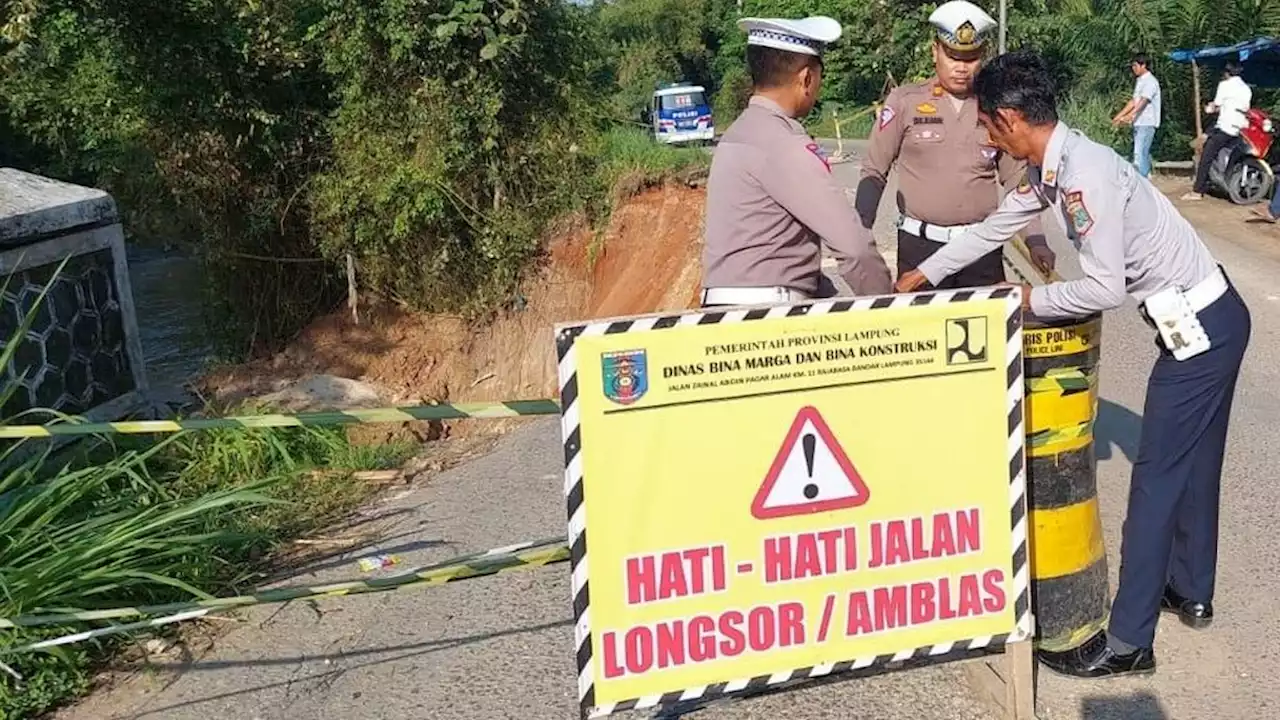 Jembatan Komering di Lampung Tengah Ambles, Lalu Lintas Dibatasi