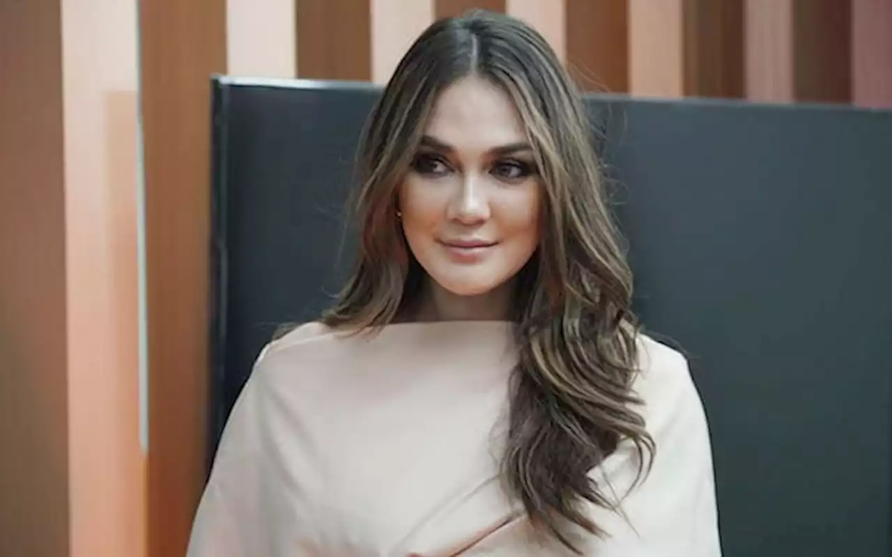 Jawaban Luna Maya Soal Gosip Pacaran dengan Maxime Bouttier