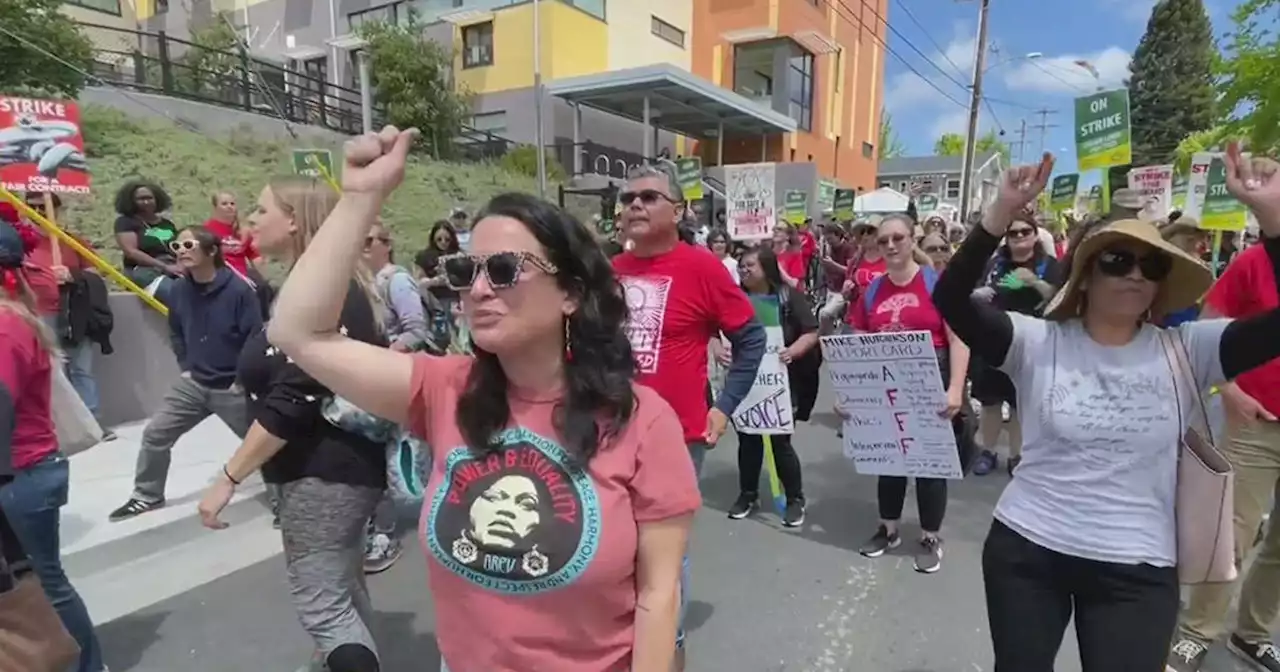 Oakland schools, teachers miss deadline to end strike before Monday