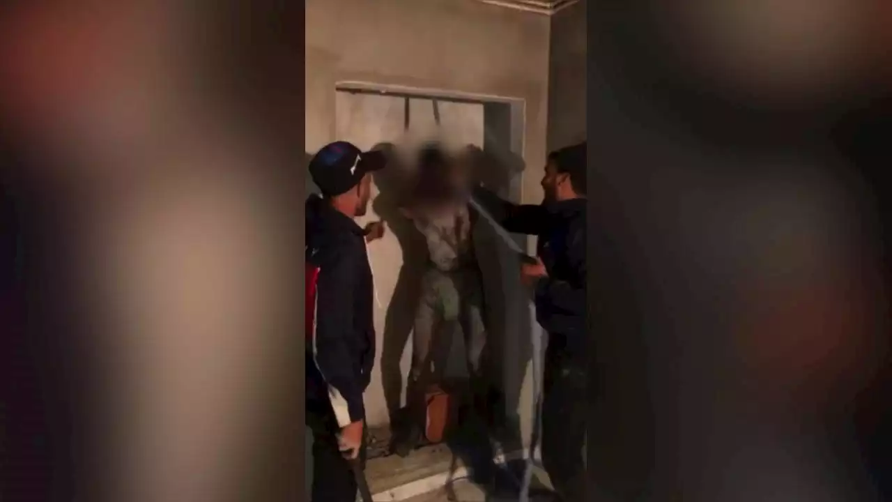 Migranti, torturano ragazzo per ottenere un riscatto dalla famiglia: il video agghiacciante