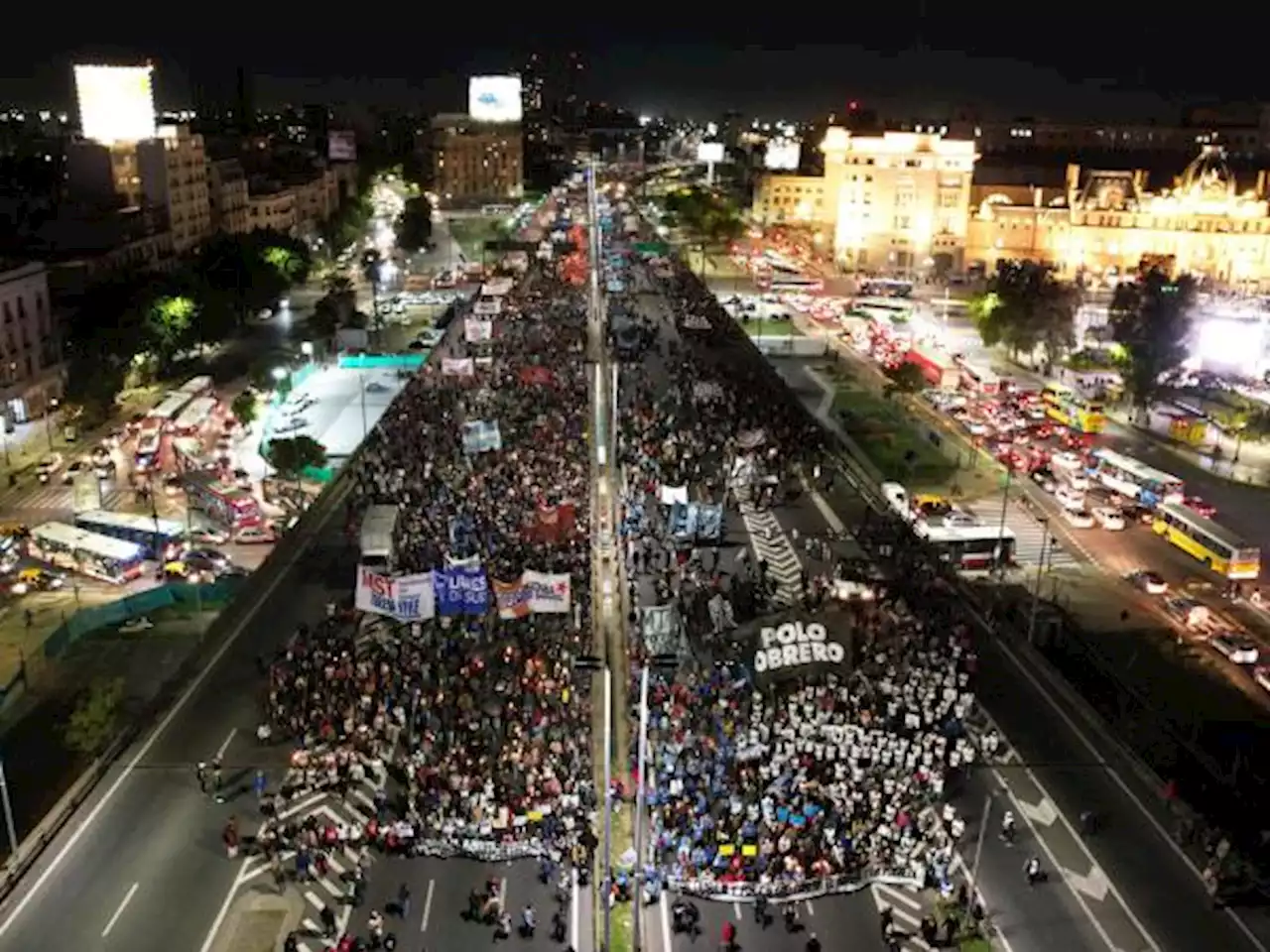 Declive económico de Argentina, propiciado por elecciones y sequía