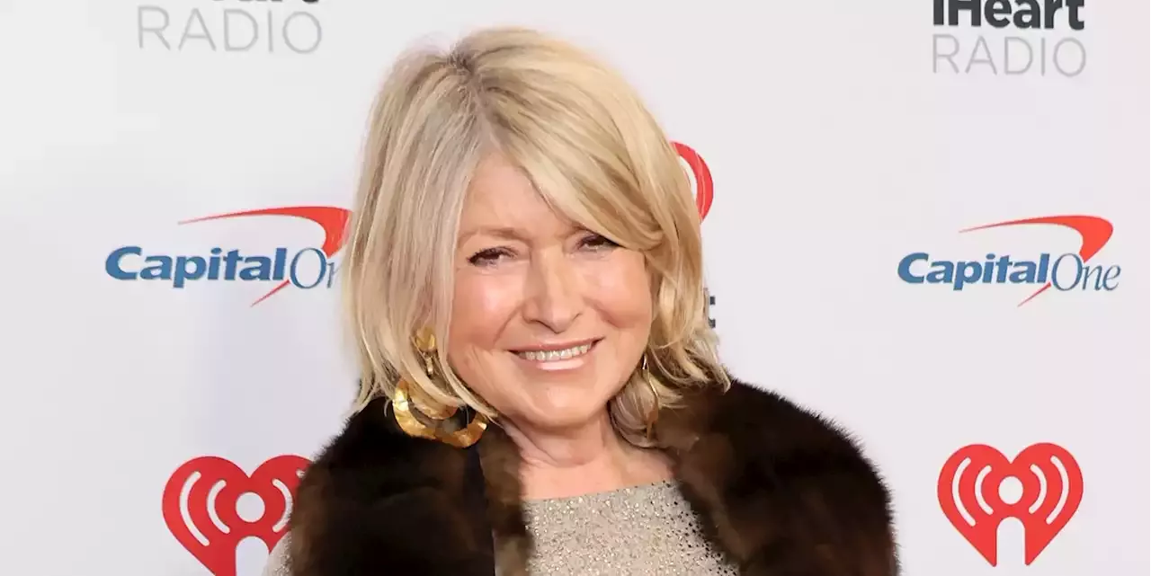 At 81, Martha Stewart Poses for ‘Sports Illustrated’ Cover in Plunging ...