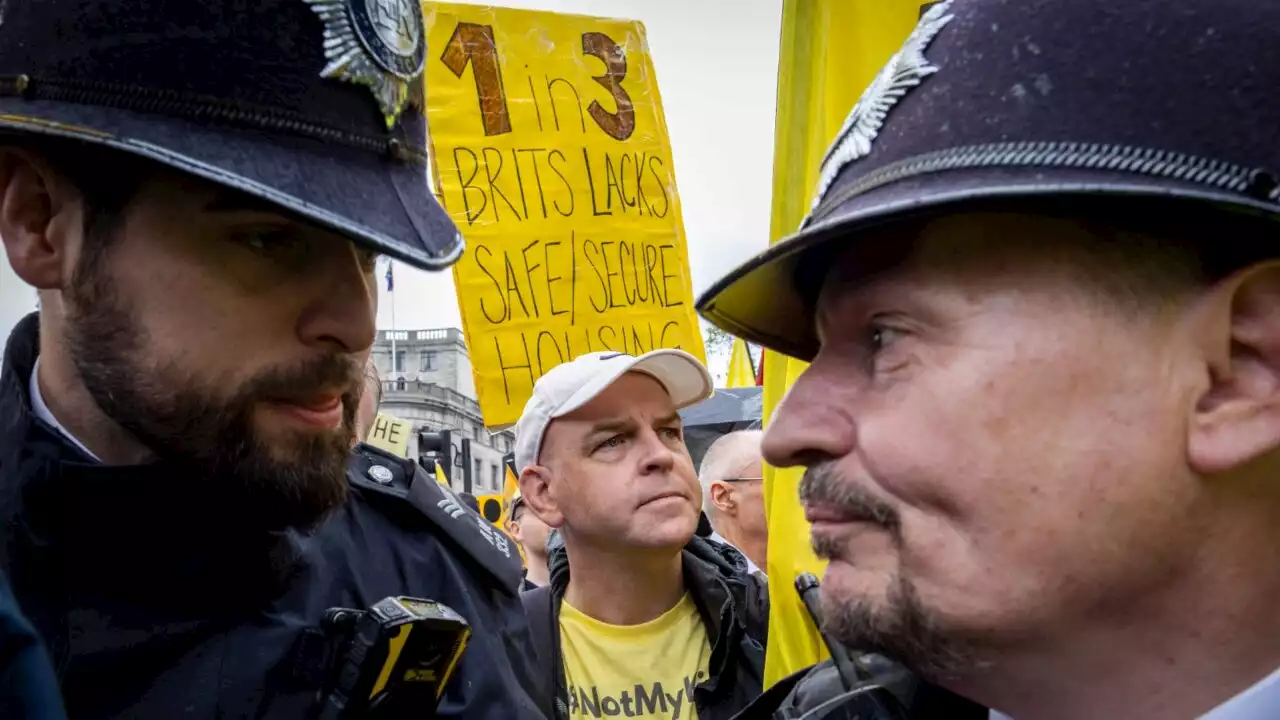 ‘Disgraceful act’: Met police slammed for arresting monarchy protesters