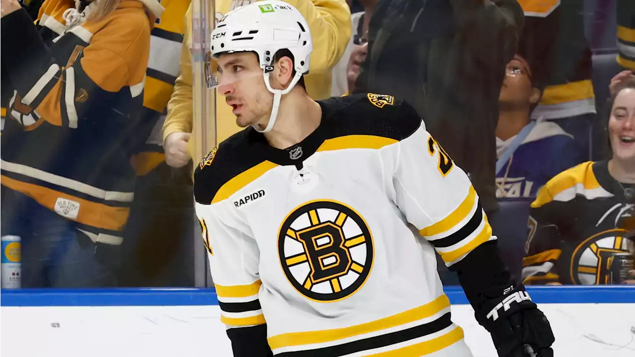 Bruins' Hathaway makes clean grab of foul ball at Fenway Park | TSN