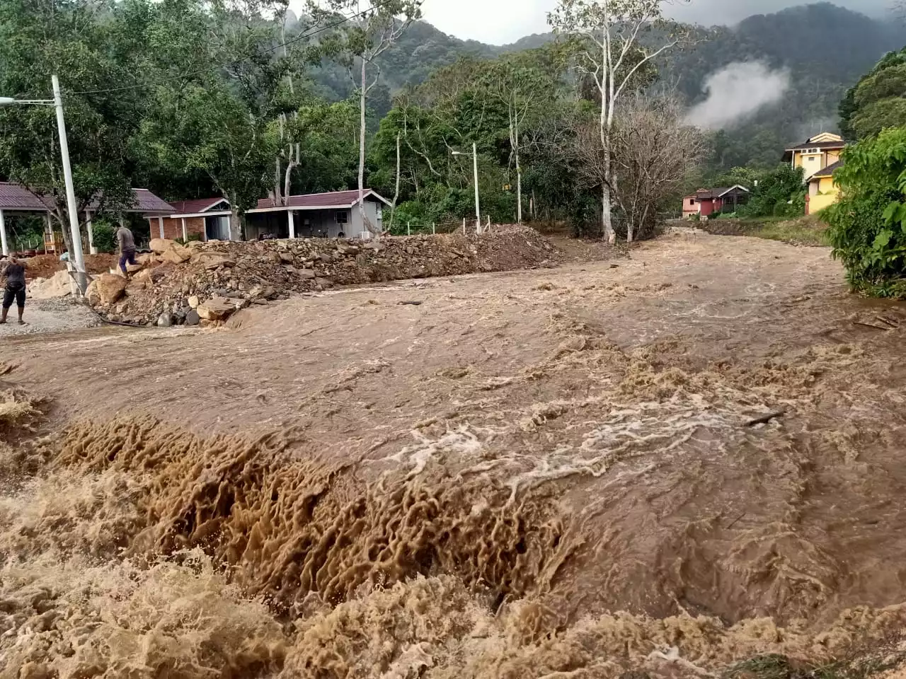 Kepala air landa Titi Hayun, Sungai Seri Perigi